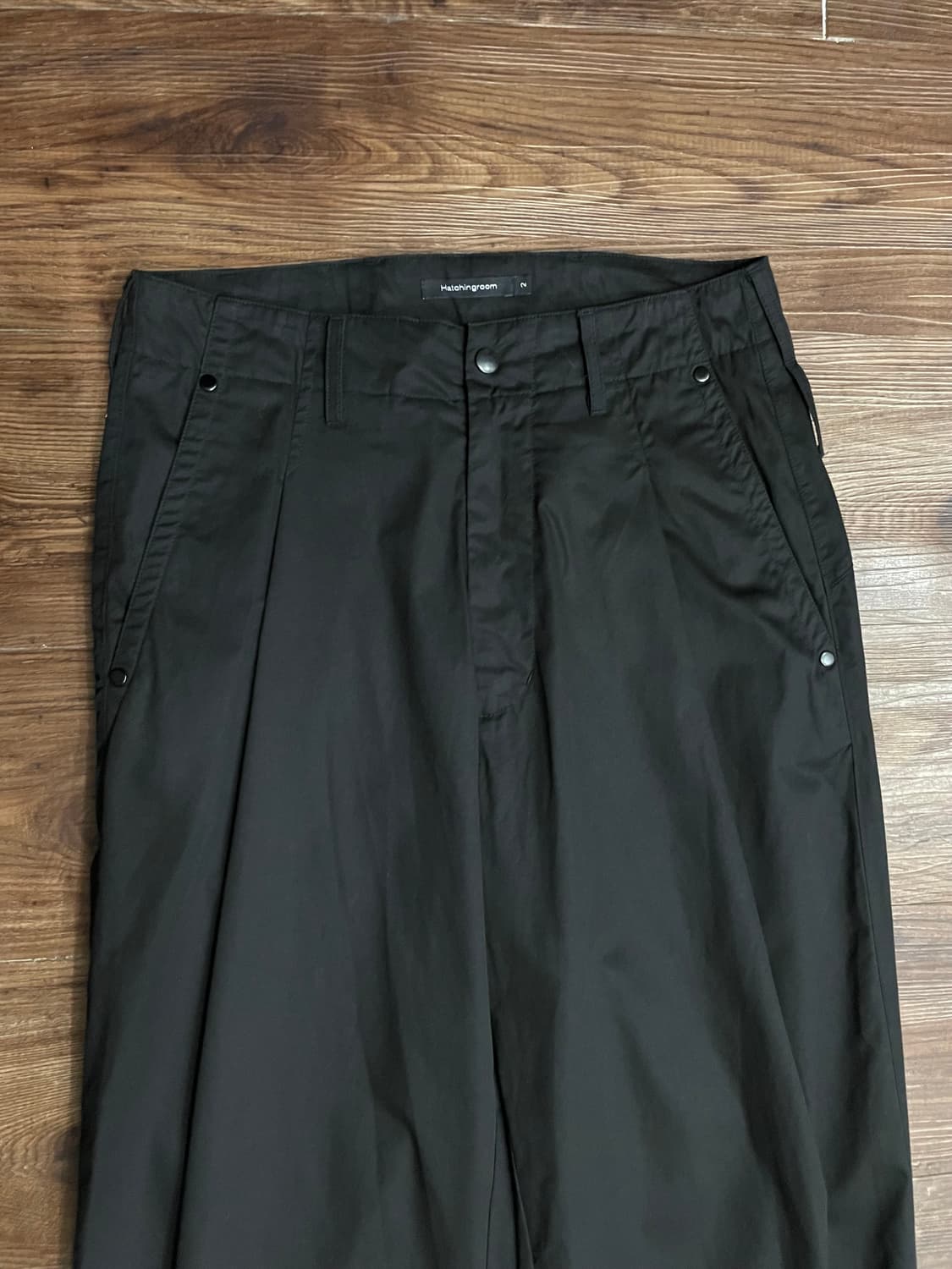 해칭룸 딥플리츠 트라우저 V2 블랙 상품이미지3