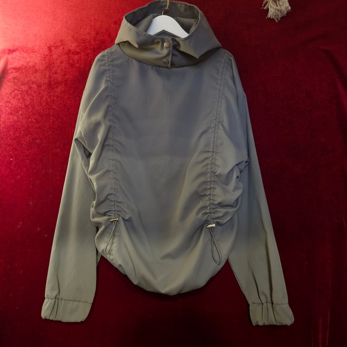 마젠타 스튜디오 벨로 셔링 버튼 챠콜 아노락 Free size 상품이미지1