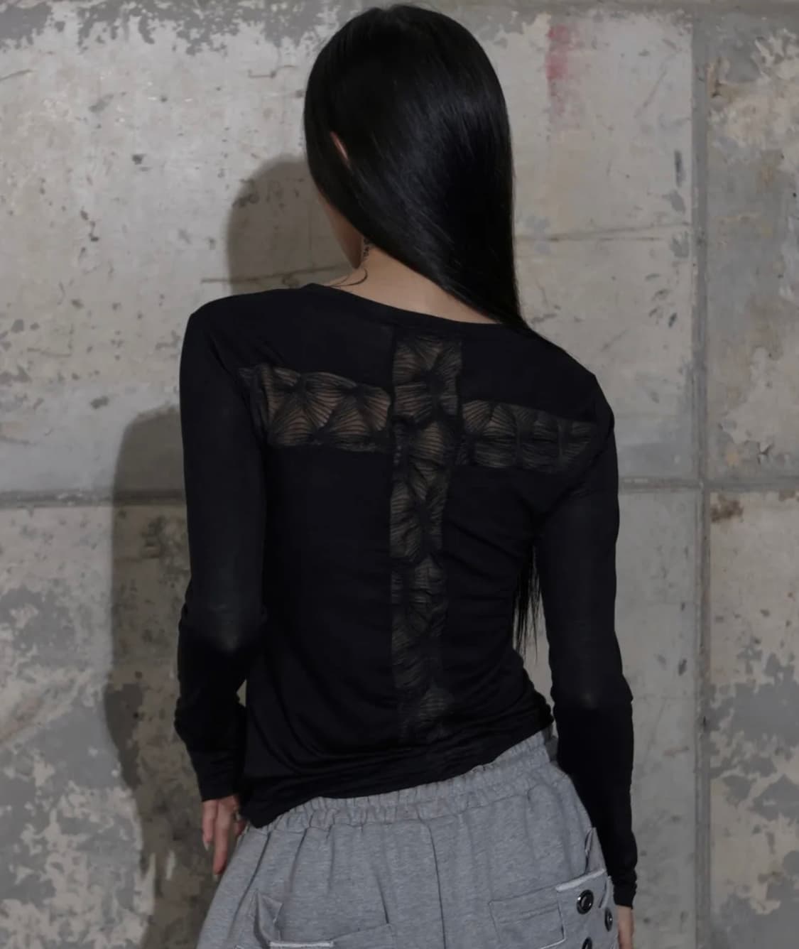 (에스파윈터착용) 팬시클럽 백 크로스 롱슬리브 BLACK 상품이미지3