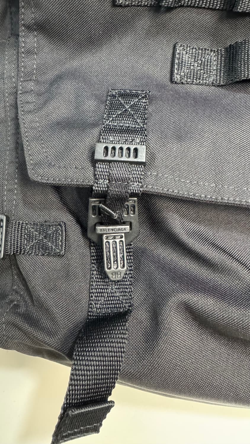 발렌시아가 아미 메신저백 블랙 상품이미지4