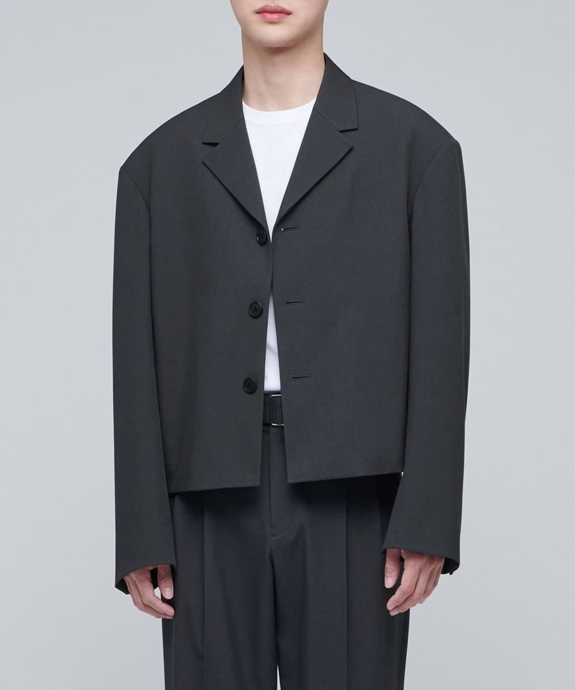 무신사 스탠다드 오버사이즈 크롭 블레이저 상품이미지3