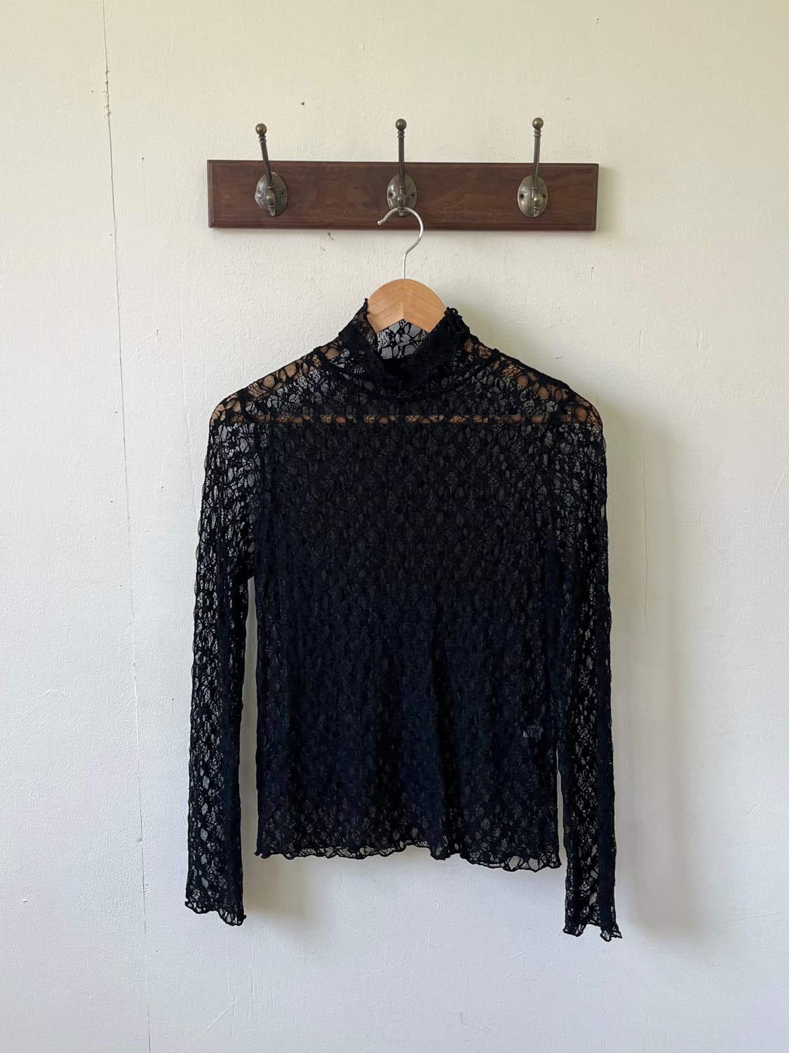 SUFFUSE 블랙 시스루 터틀넥 상품이미지1