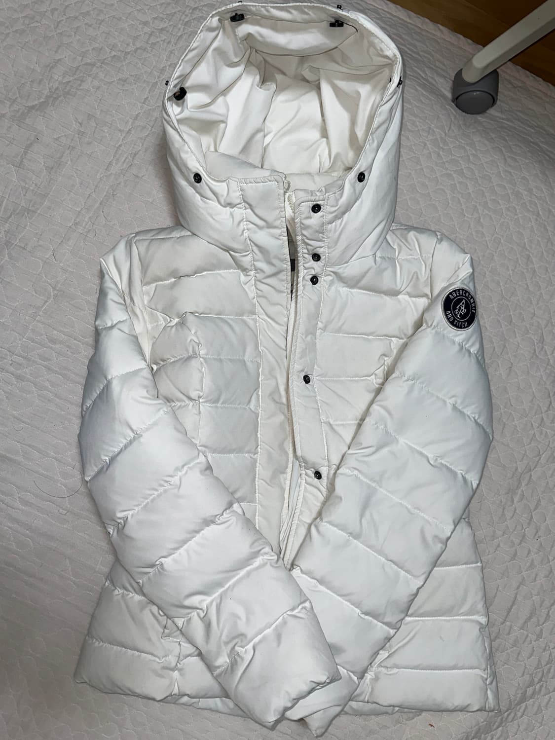 아베크롬비 화이트 아이보리 슬림핏 딱붙핏 경량패딩 M 상품이미지1