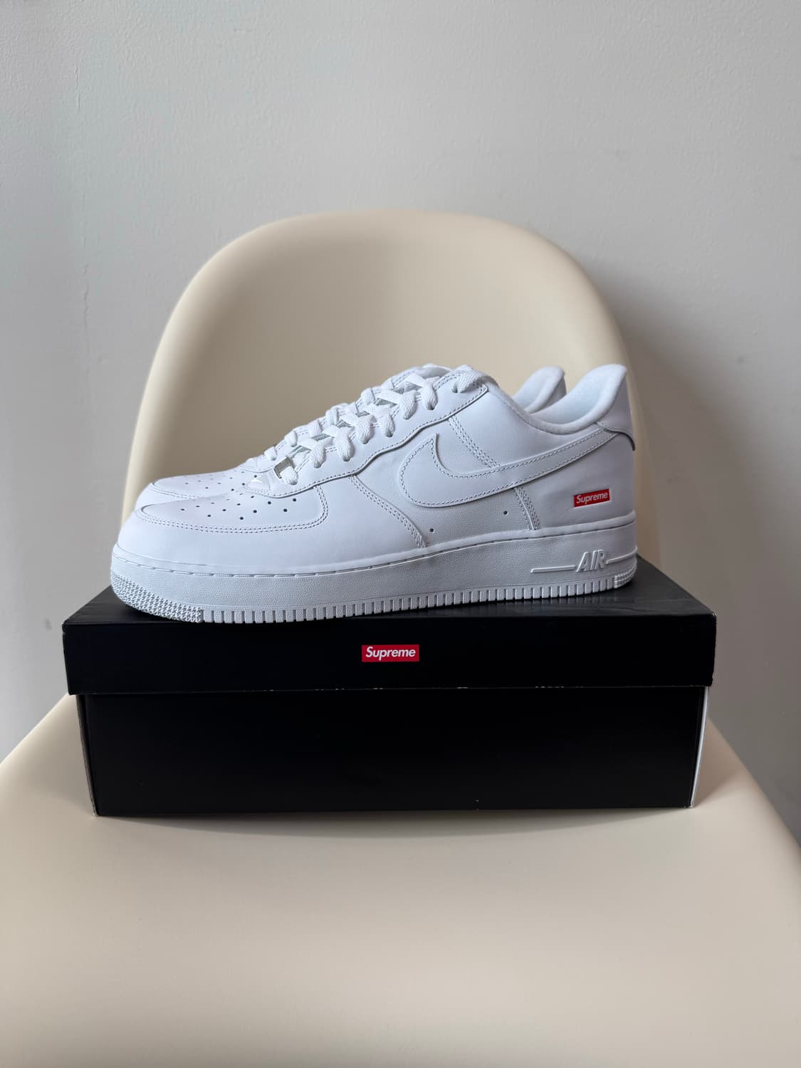 슈프림 x 나이키 에어포스 화이트 상품이미지1