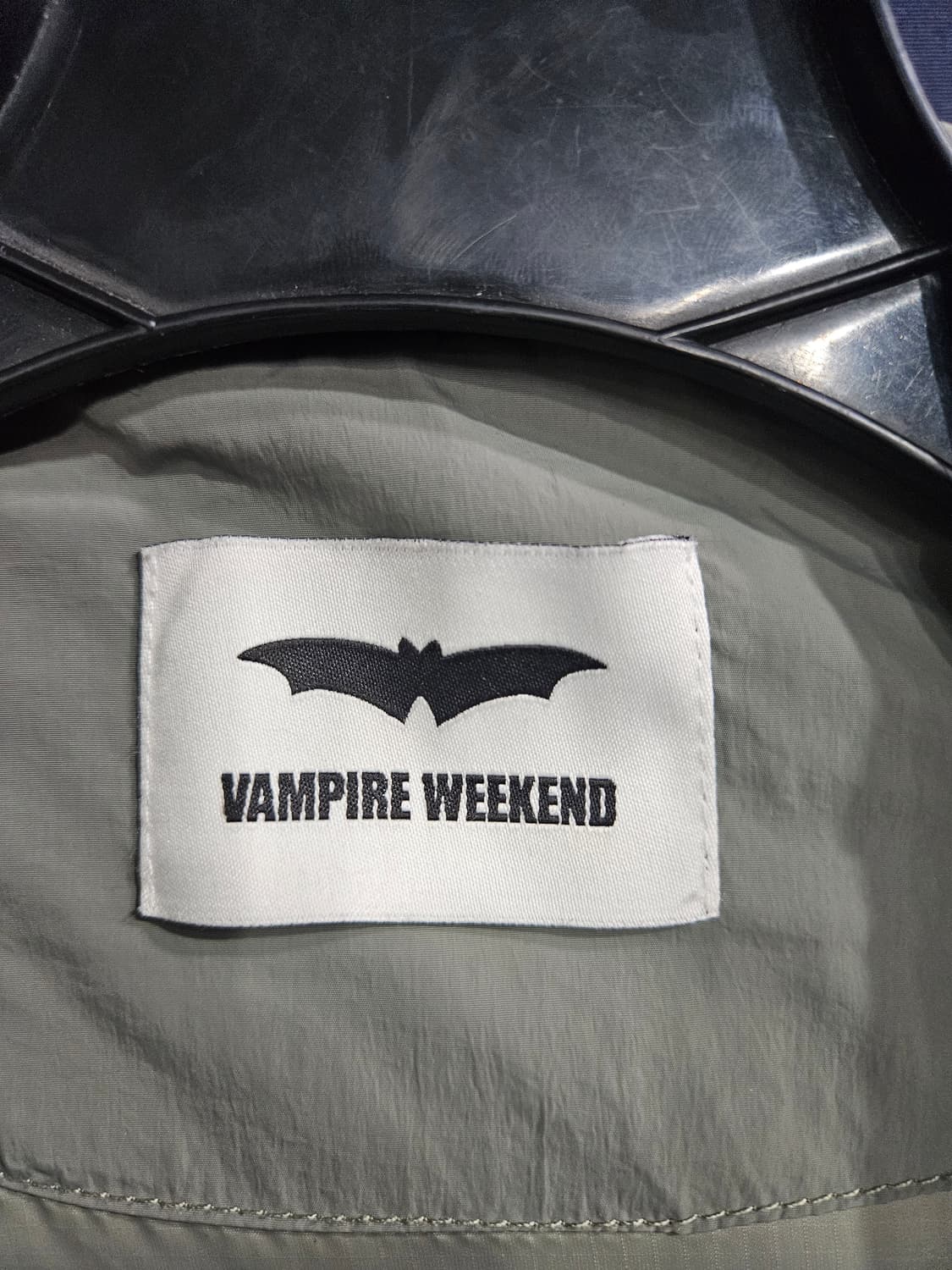 뱀파이어 위켄드 라이트카키 남성 오버핏 105~110 덕다운 숏패딩  상품이미지3