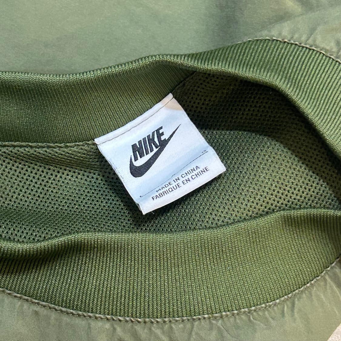 100 나이키 센터 스우시 풀오버 카키 바람막이 상품이미지4