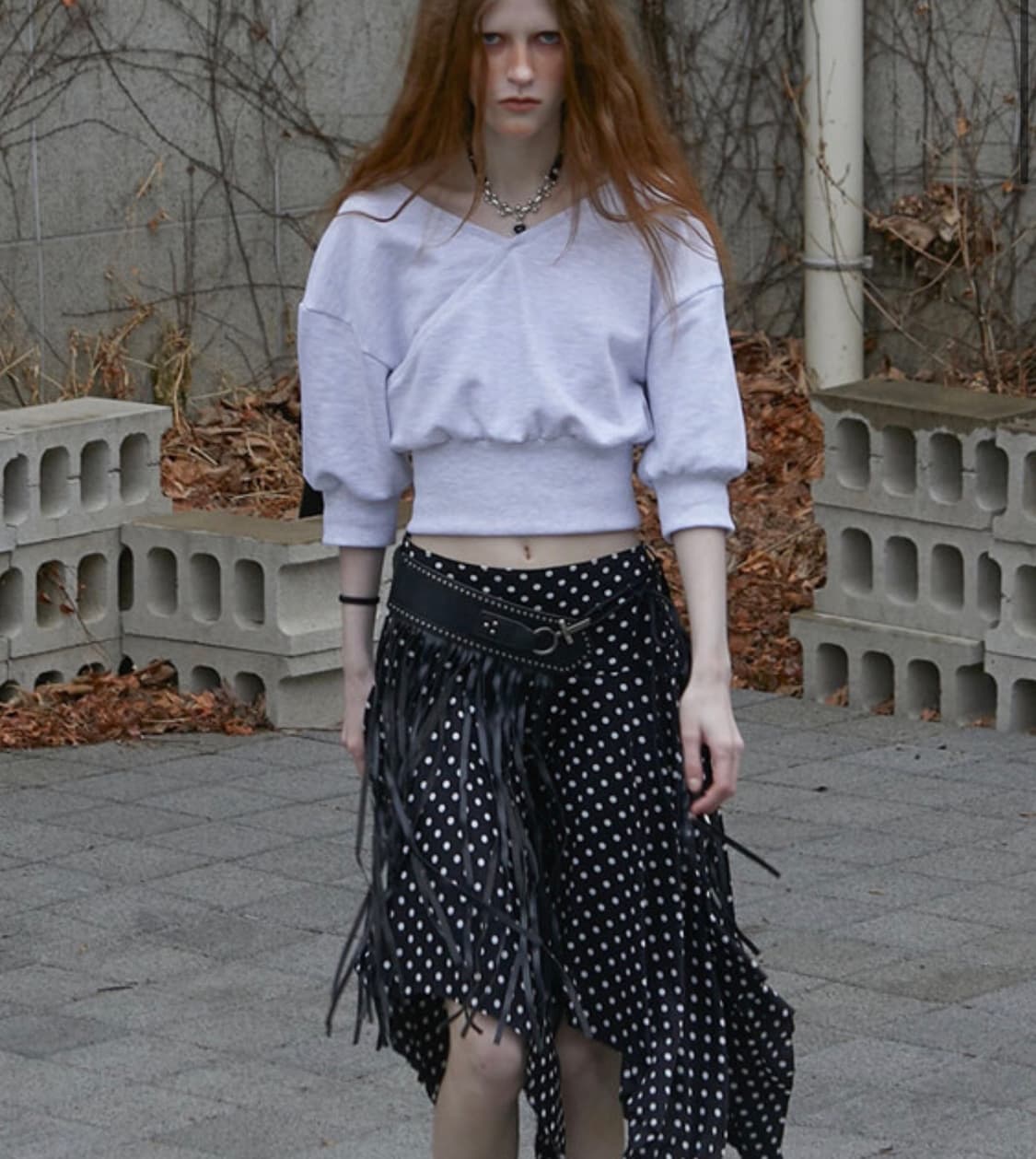 Notknowing crossed crop sweatshirt 상품이미지1