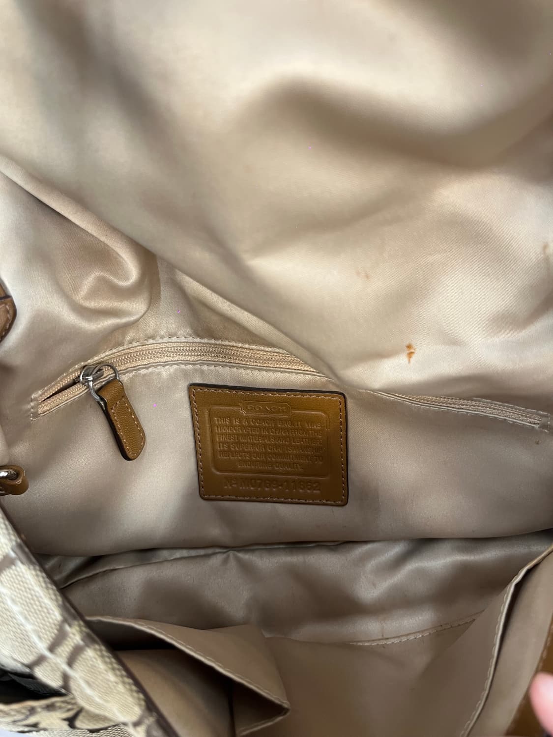 Coach Front Pocket Beige Solder Bag 상품이미지9