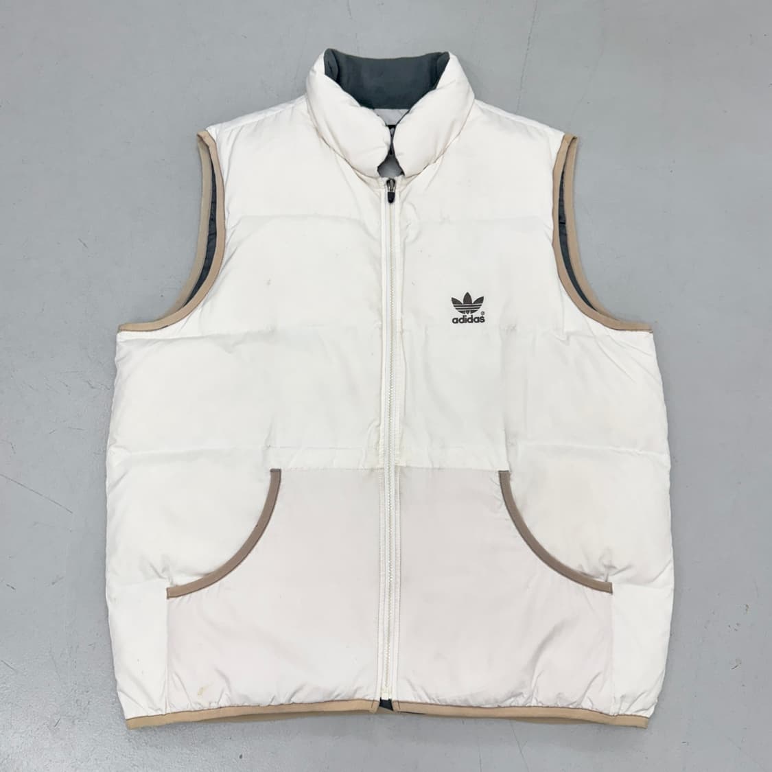 아디다스 00s 올드스쿨 파이어버드 아이보리 조끼패딩 상품이미지2