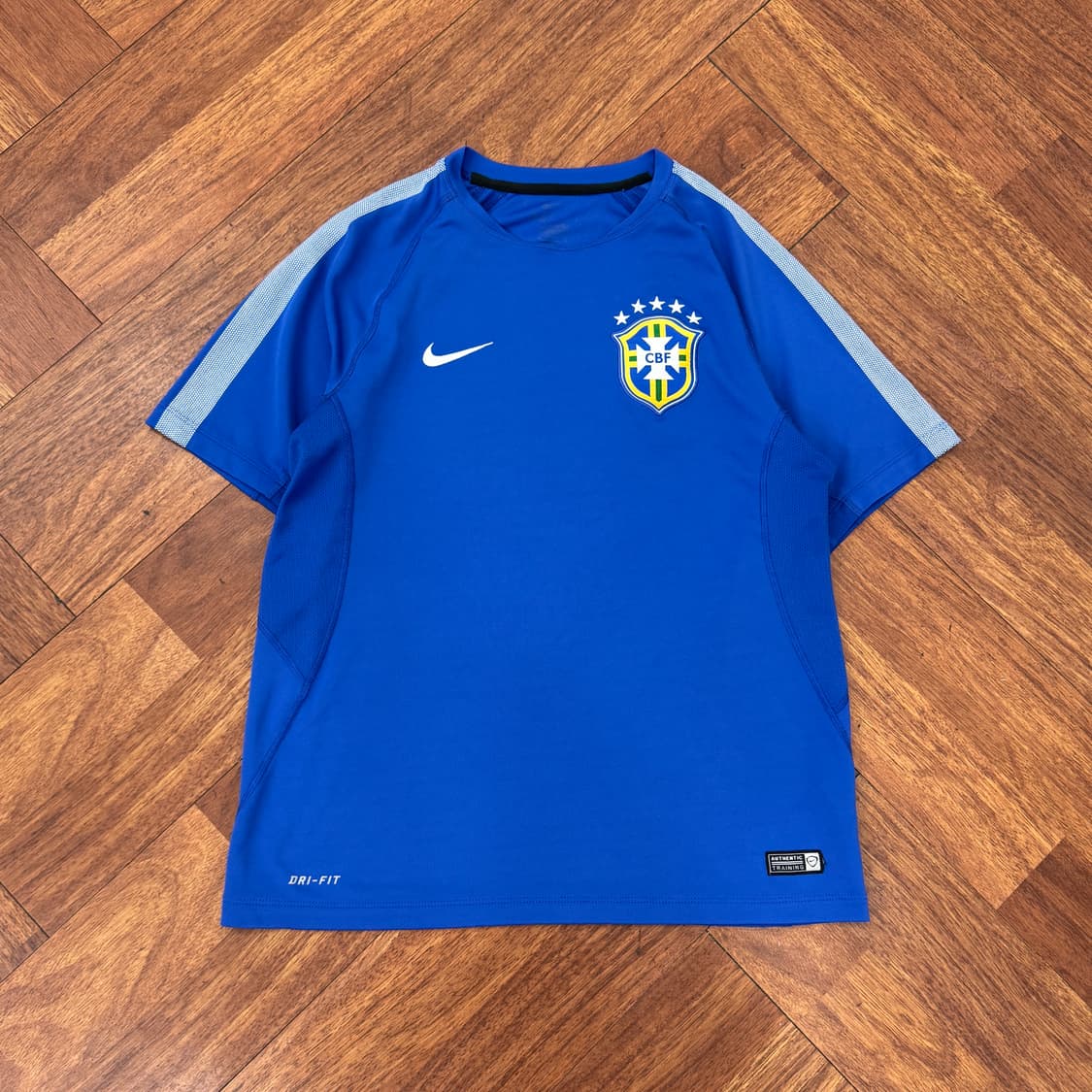 L(95)나이키 브라질 축구대표팀 14-15 시즌 트레이닝 어센틱 티셔츠 상품이미지1
