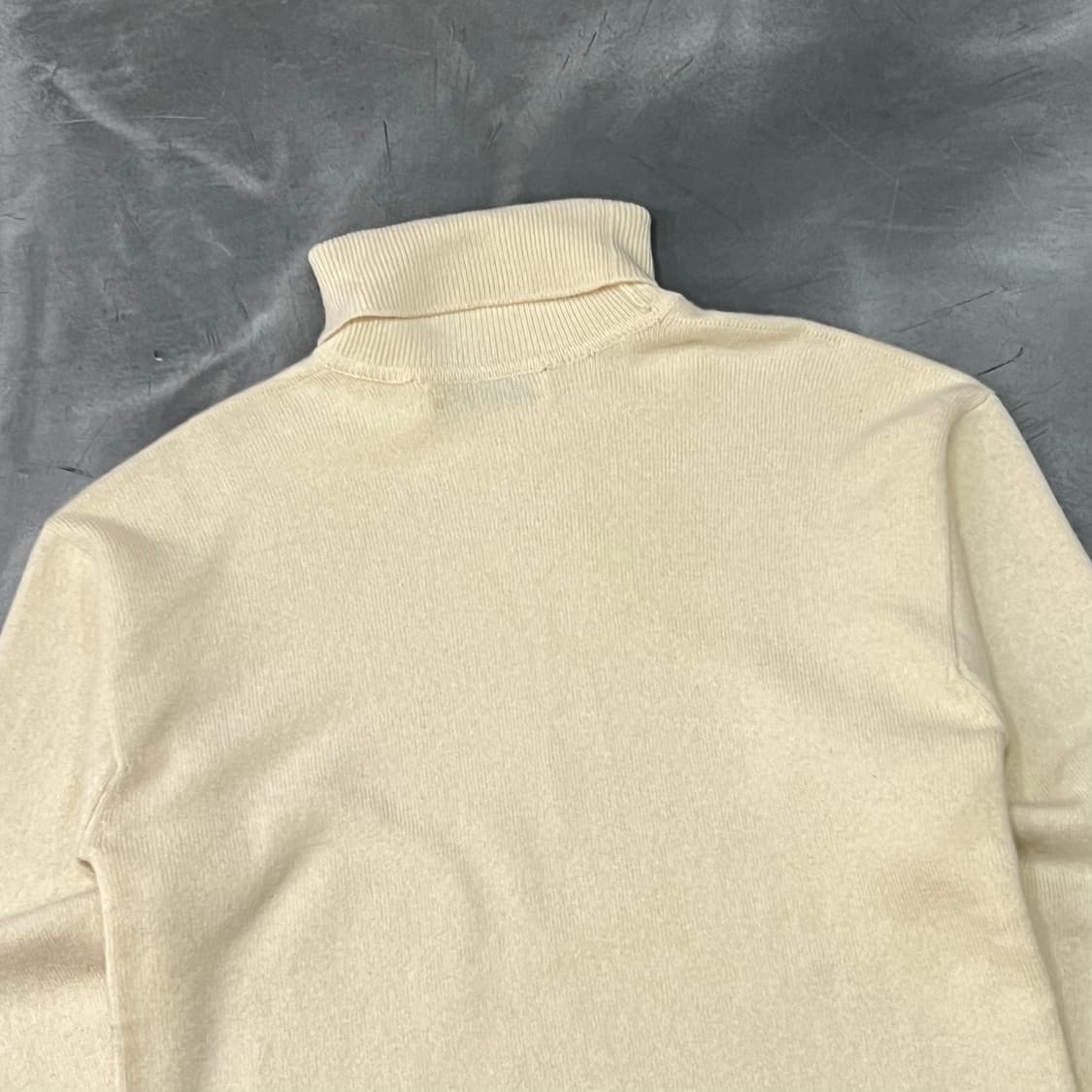  버버리 메리노울 터틀넥 니트 y14531 상품이미지5