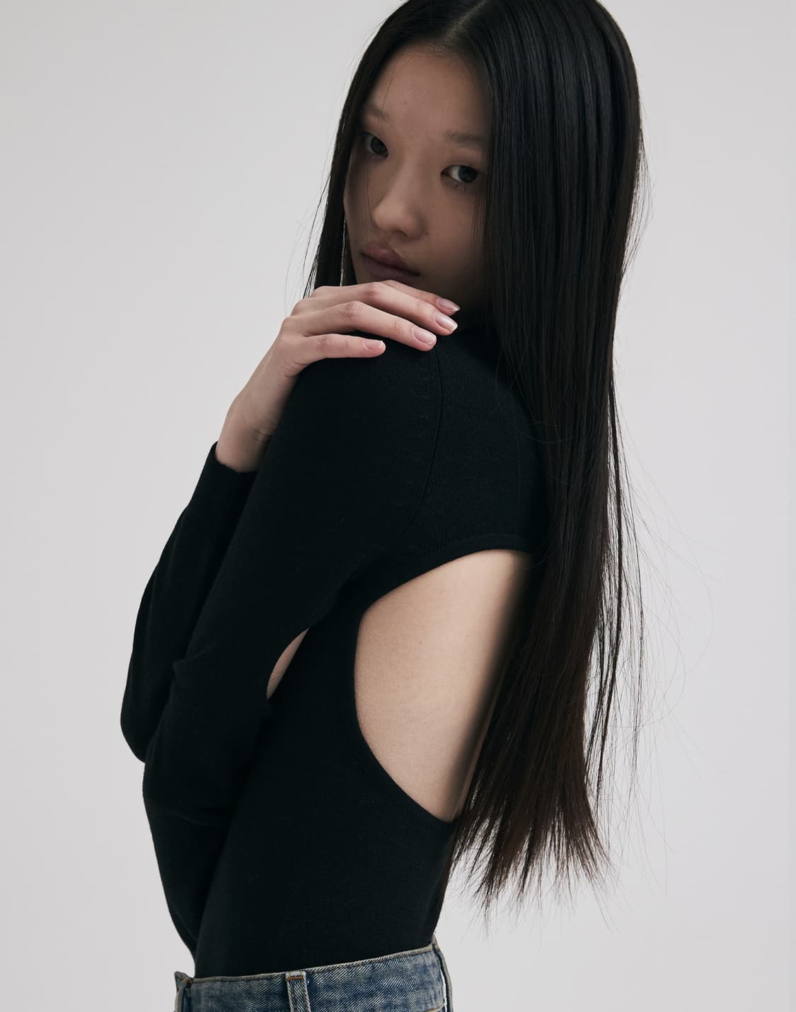 CUT-OUT KNIT TOP (BLACK) - S 상품이미지1