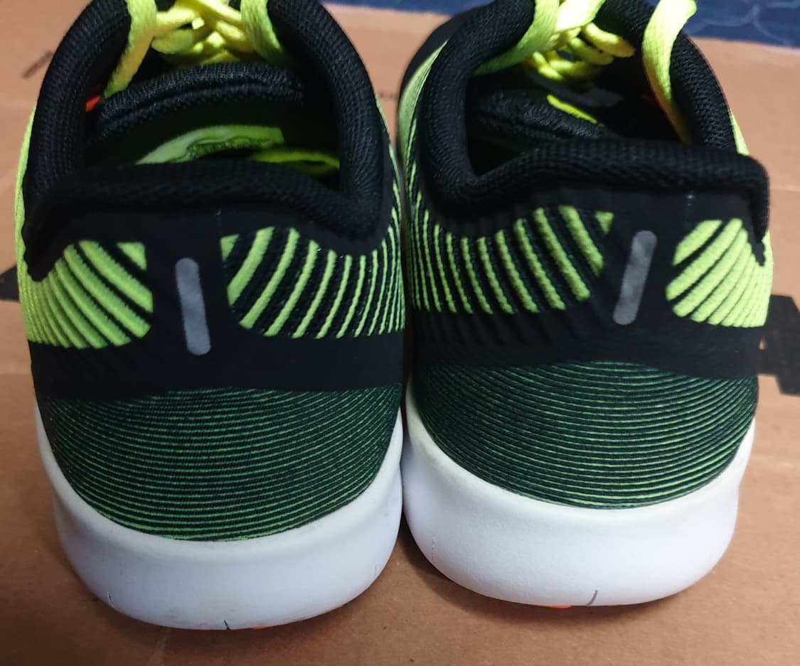 나이키 프리런 CMTR 블랙&형광 런닝화 (240) 상품이미지4