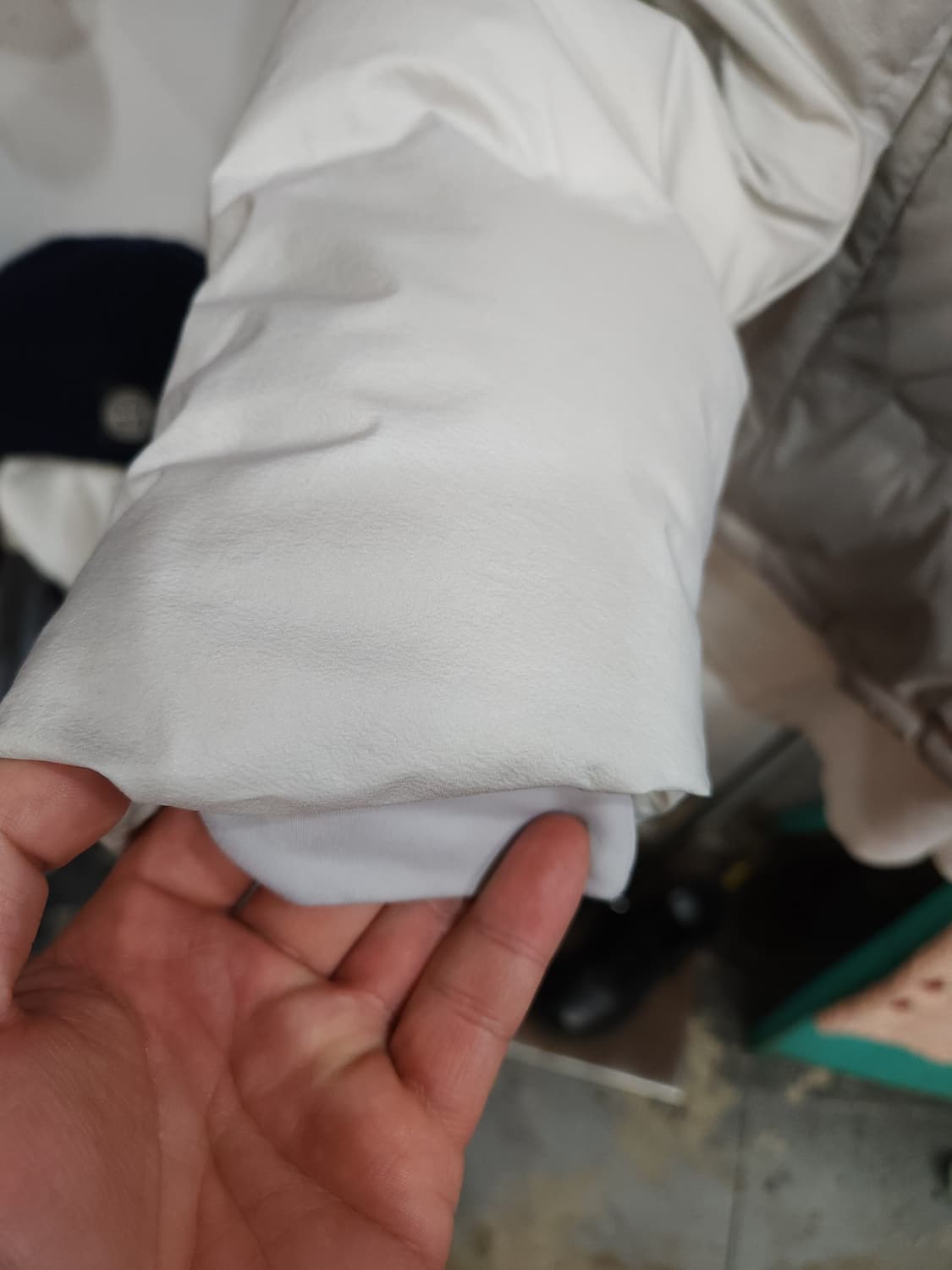 유니클로 심리스 오리털 후드 패딩

 상품이미지3