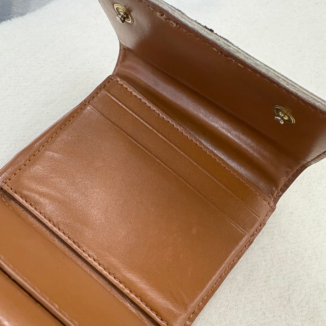 셀린느 메카담 트라이폴드 지갑 상품이미지6