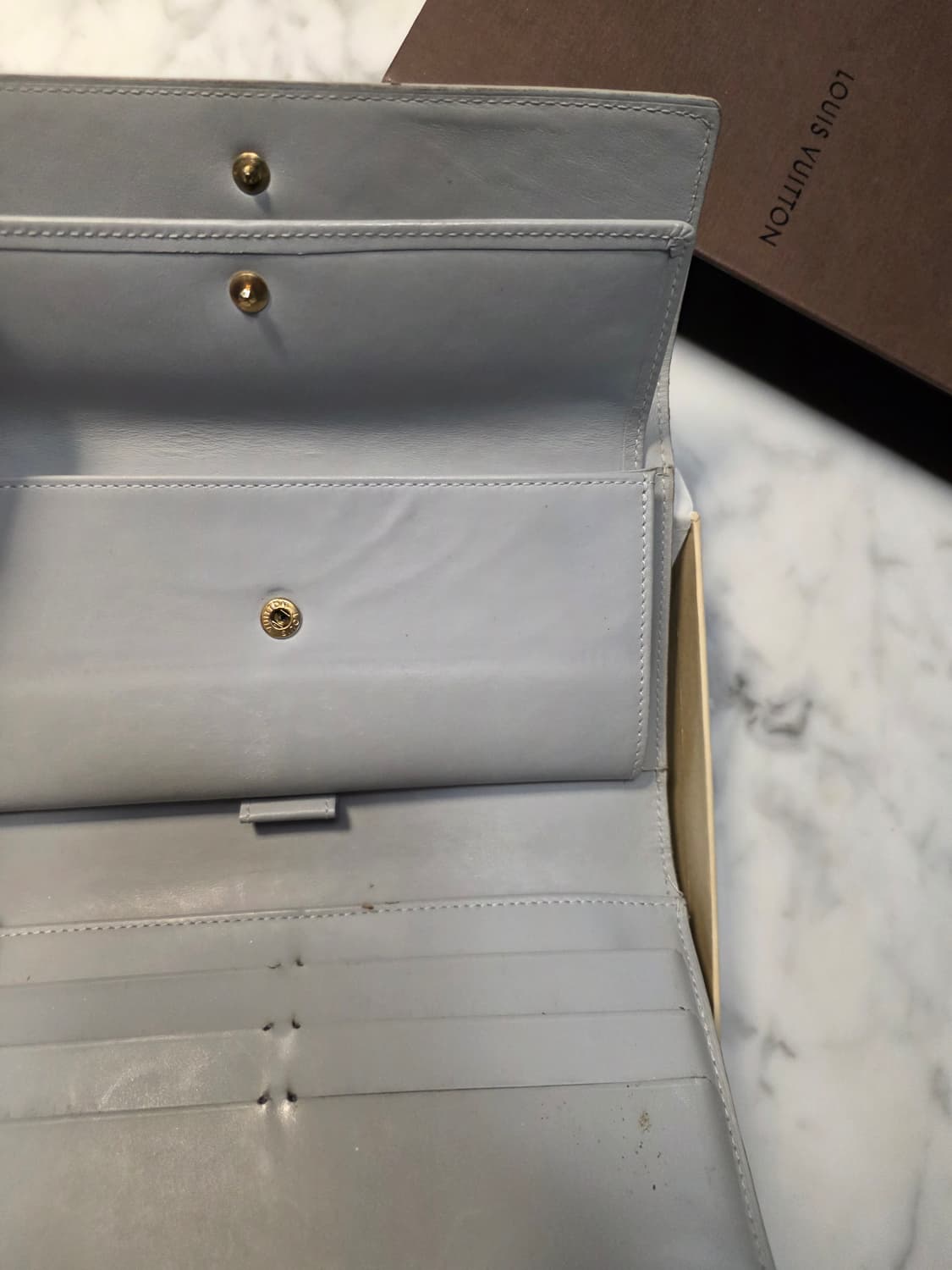 루이비통 베르니 은색 에나멜 장지갑 상품이미지3