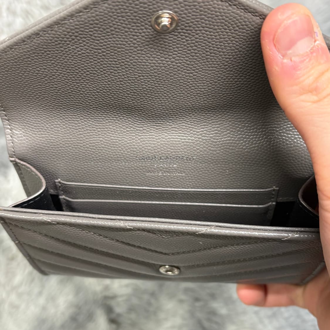 입생로랑 엔벨로프 반지갑 그레이 상품이미지5