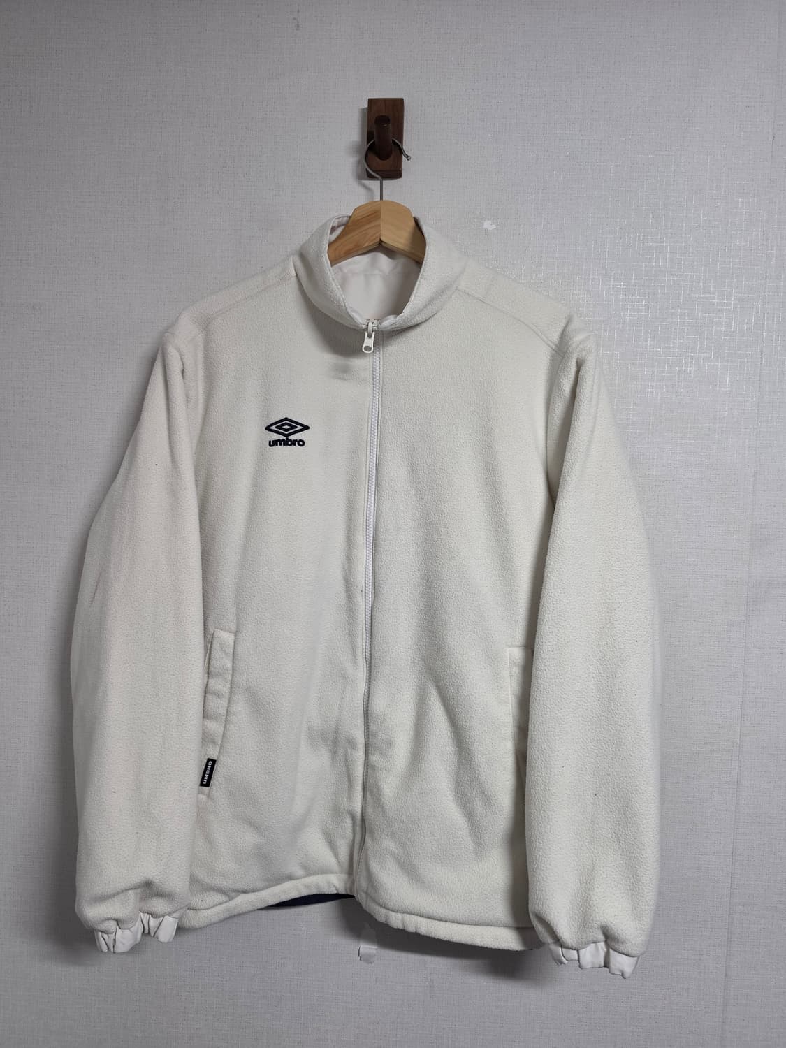 엄브로 빅로고 리버시블 바람막이 후리스 95 상품이미지4