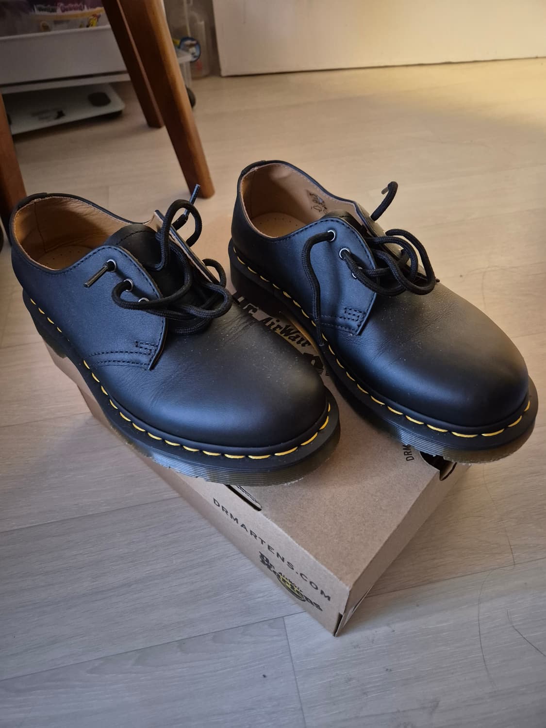 닥터마틴 1461 블랙 나파 3홀 상품이미지1