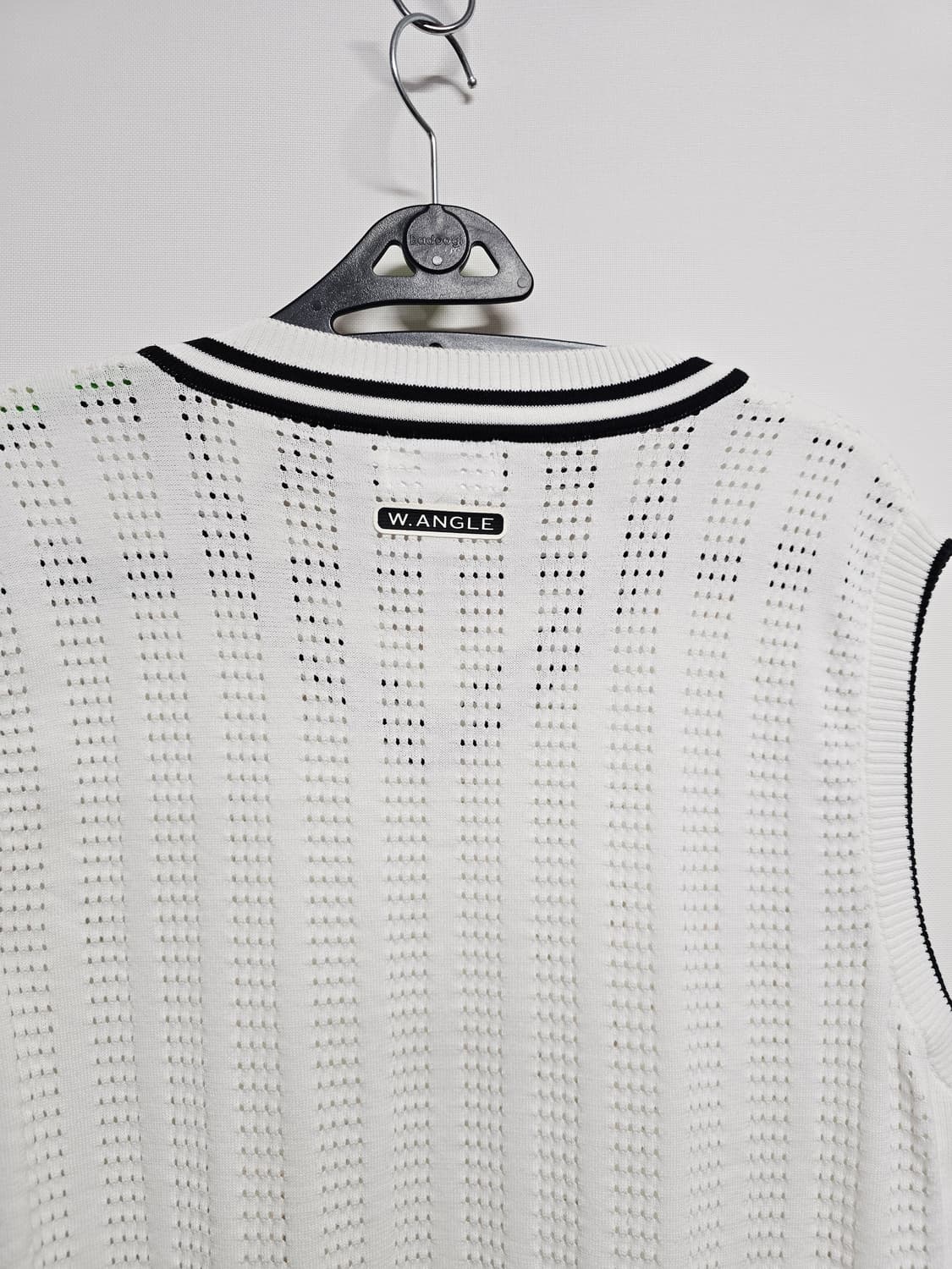 와이드앵글 화이트 브이넥 니트 조끼 상품이미지5