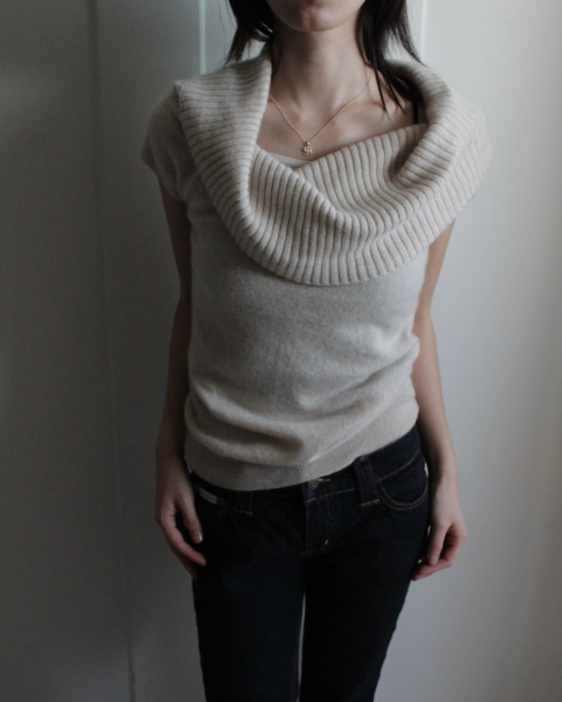 Theory cashmere off-shoulder top 상품이미지1