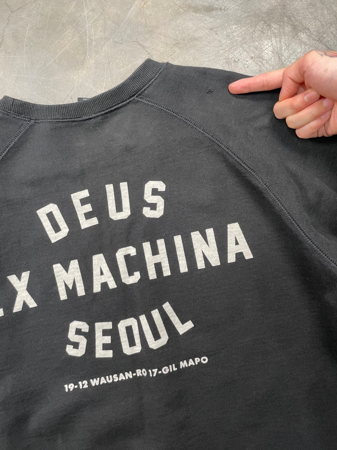 데우스 실드로고 스웻셔츠 상품이미지3