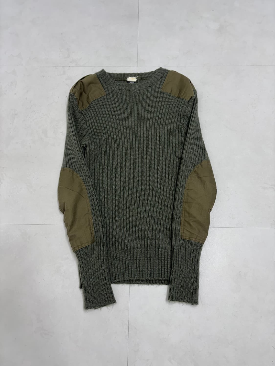 PATCH DETAIL KNIT MILITARY KHAKI 상품이미지9