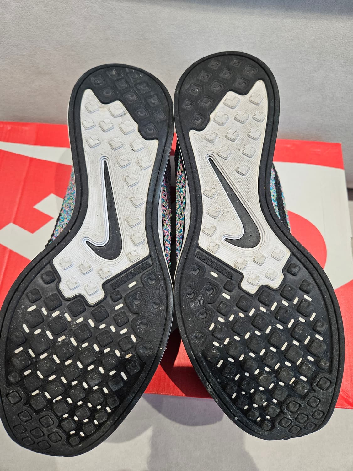 나이키 플라이니트 레이서 멀티컬러 260 상품이미지4