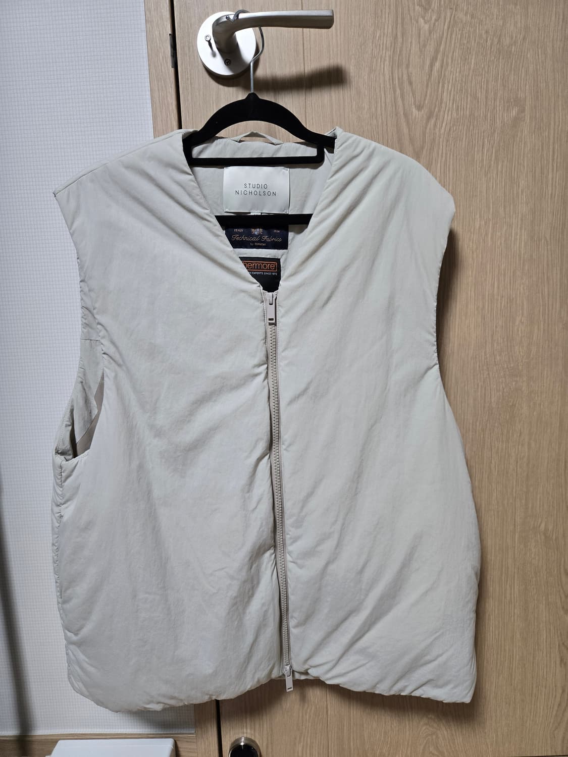 스튜디오 니콜슨 KAO 패디드 베스트 상품이미지1