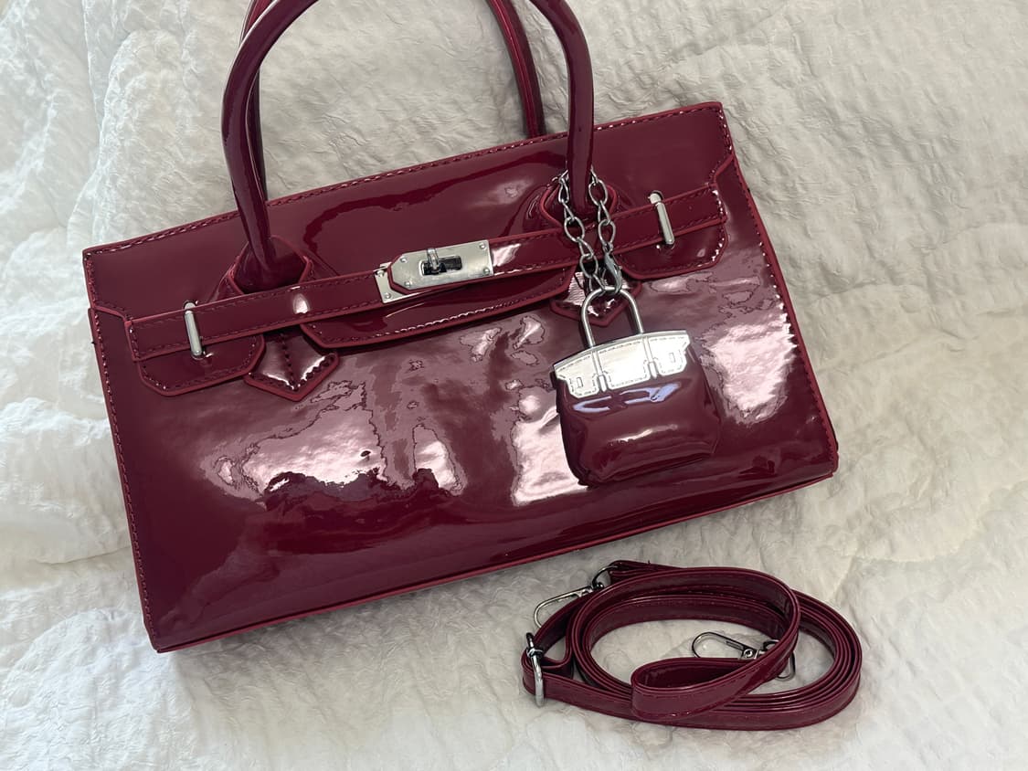 택포)새상품)스퀘어 에나멜 도트백 크로스백 상품이미지8