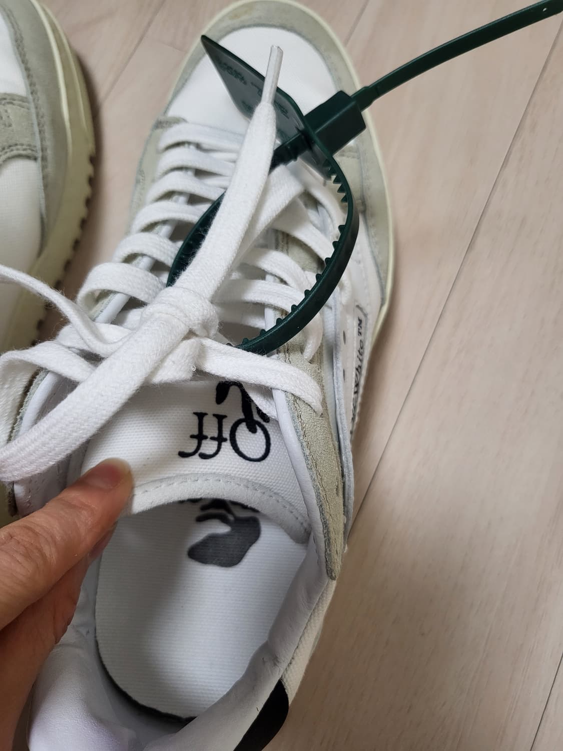 오프화이트 스니커즈 240 상품이미지6