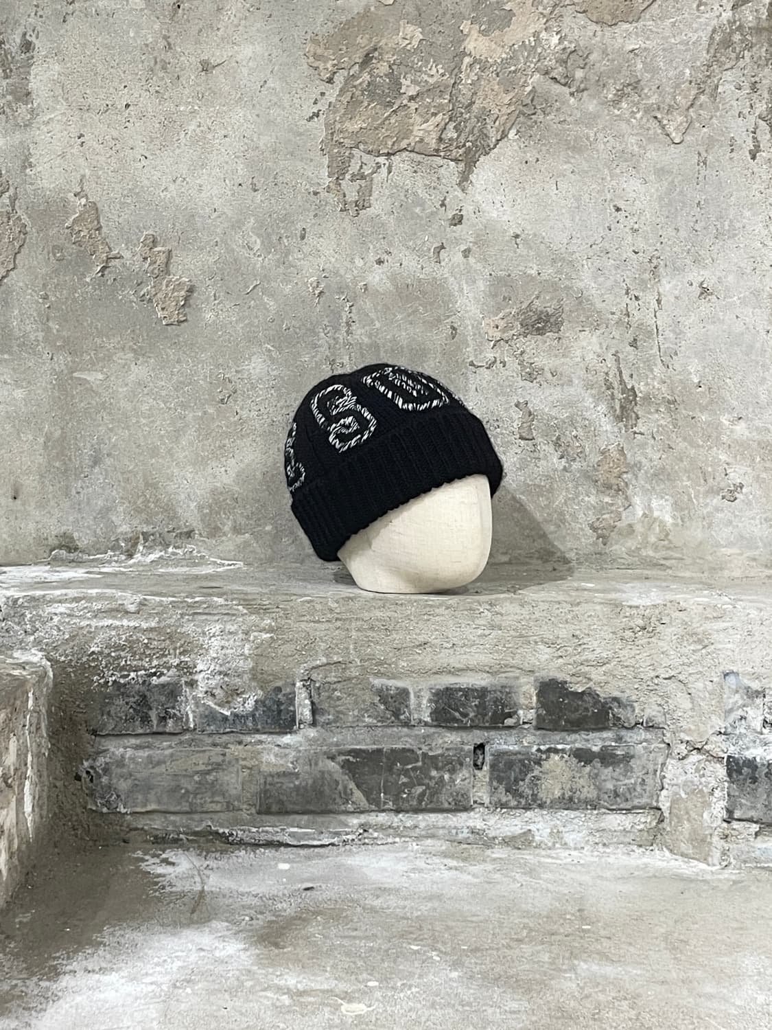 슈프림 23F/W 블랙 트위스트 비니 상품이미지1