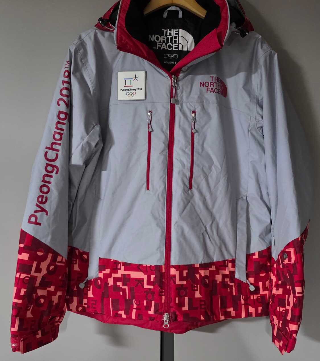 노스페이스 2018평창 동계올림픽 
한정판 스키점퍼.  싸이즈95~100 상품이미지1