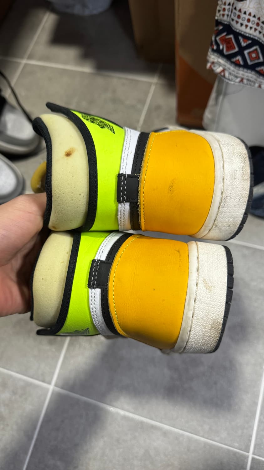 나이키 에어 조던 1 레트로 하이 OG 볼트 골드 상품이미지5