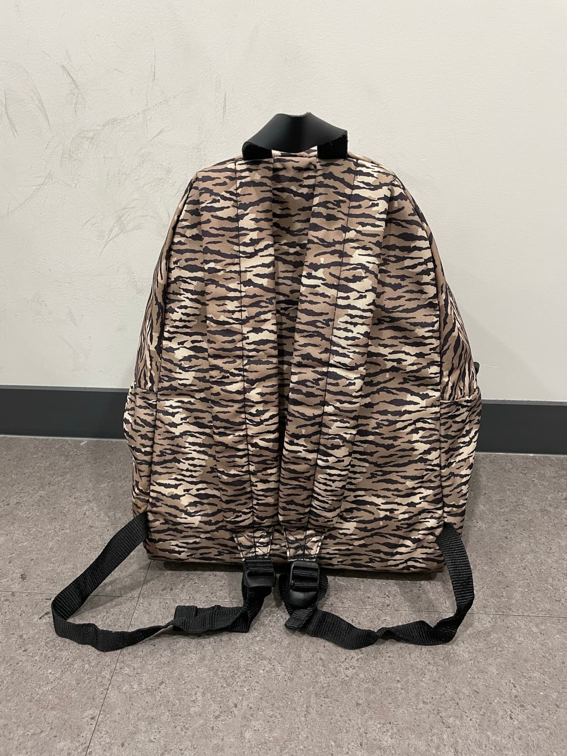 Eastpak 이스트팩 패디드 파커 타이거 카모 백팩 상품이미지5