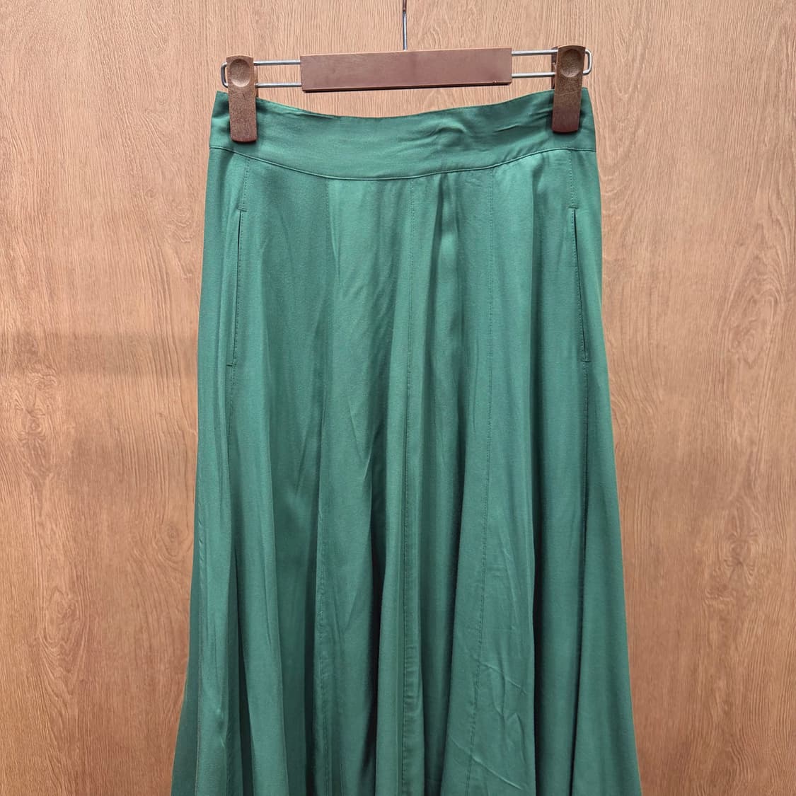 요지 야마모토 롱 스커트 사이드 포켓 백 투 버튼 디테일 플레어핏 그린 상품이미지4