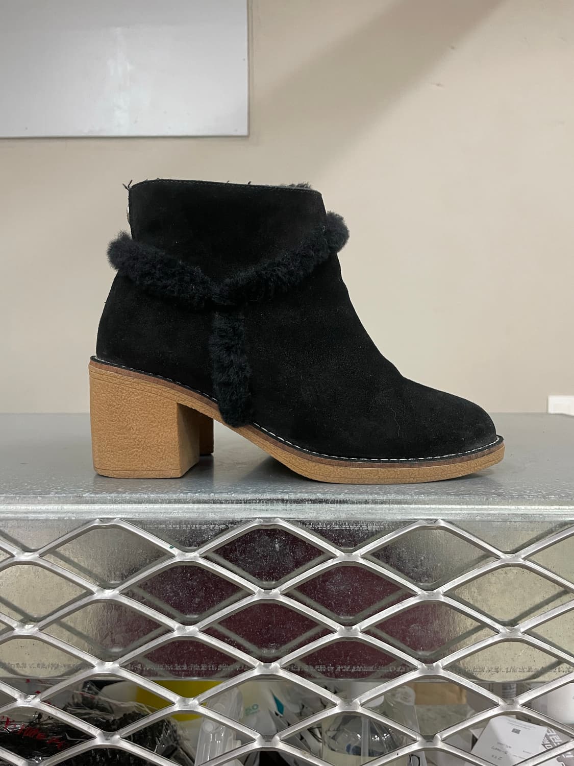 어그 카센 블랙 스웨이드 앵클 부츠 240 상품이미지4