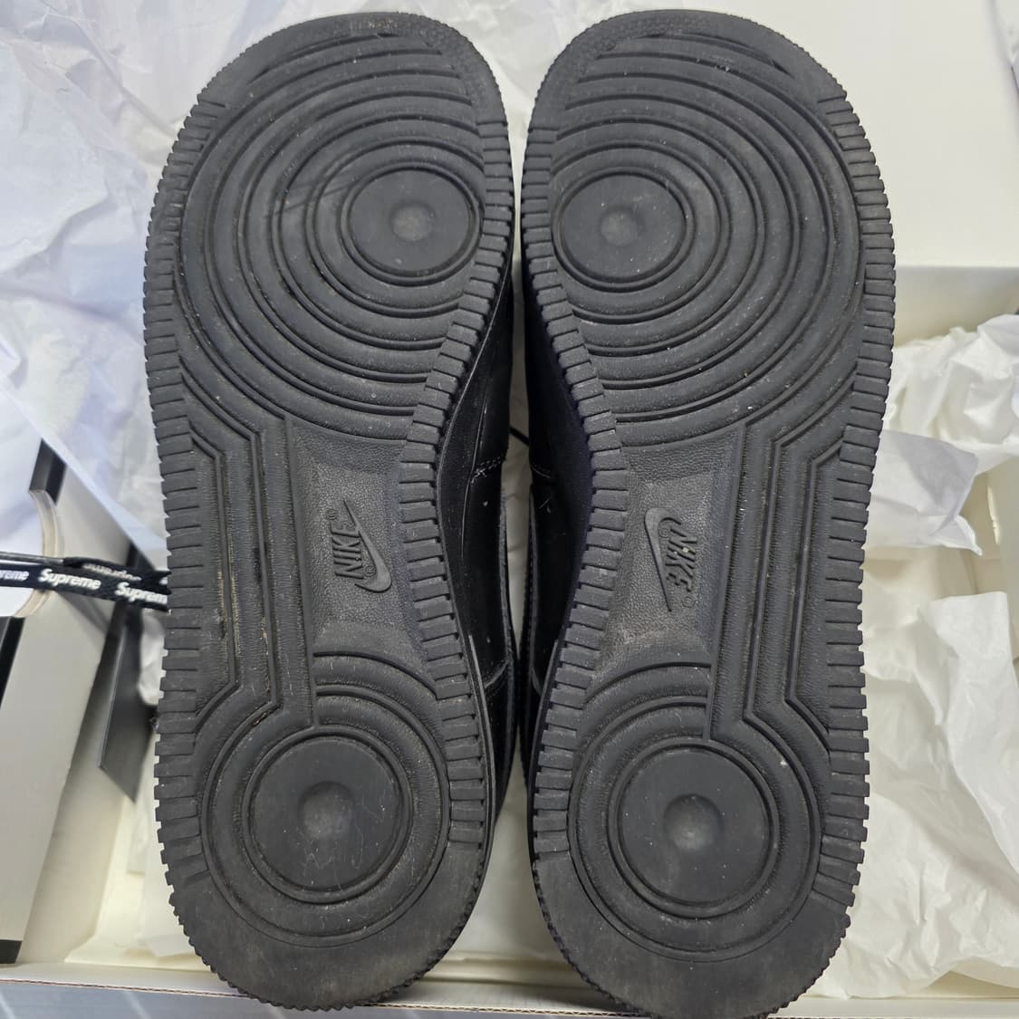 슈프림 X 에어포스1 블랙 280 사이즈 상품이미지7