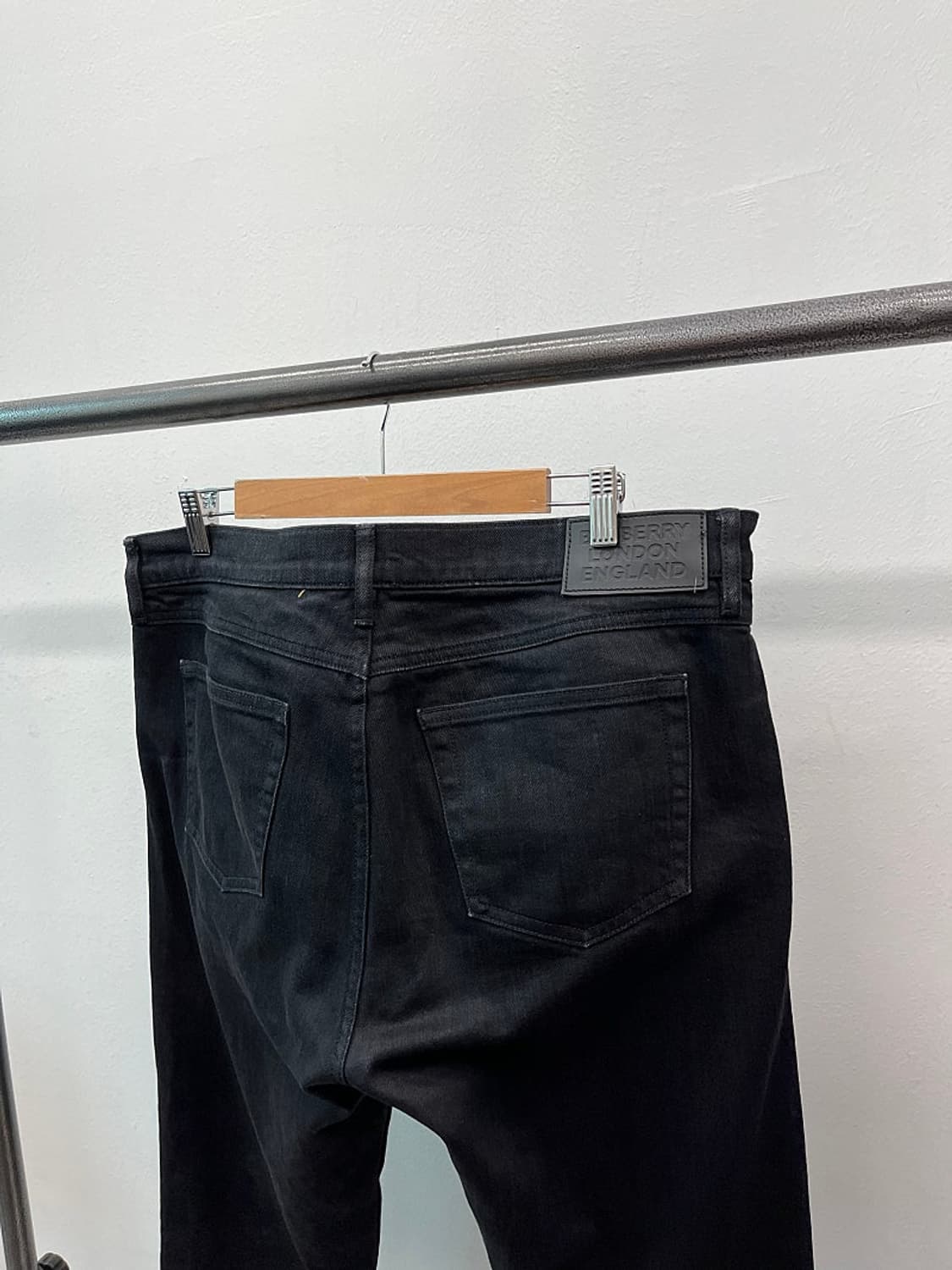 37) 버버리 신형 스판 블랙진  상품이미지6