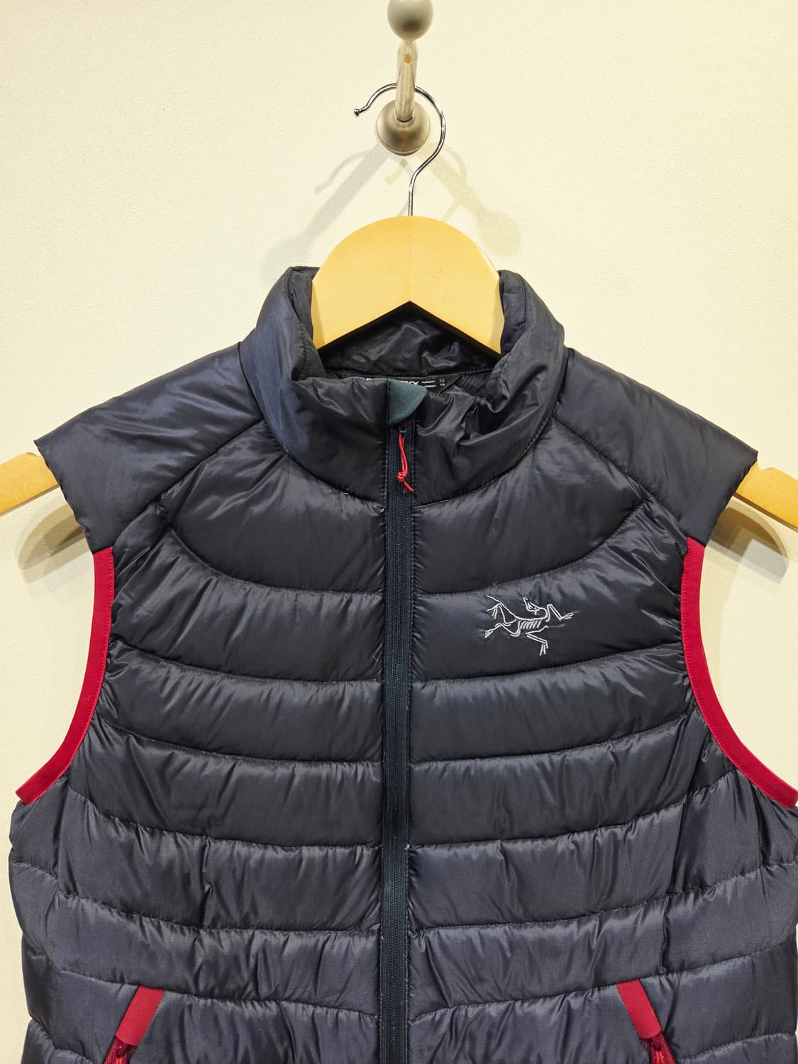 아크테릭스 세리움 LT 구스다운 베스트 네이비 상품이미지3