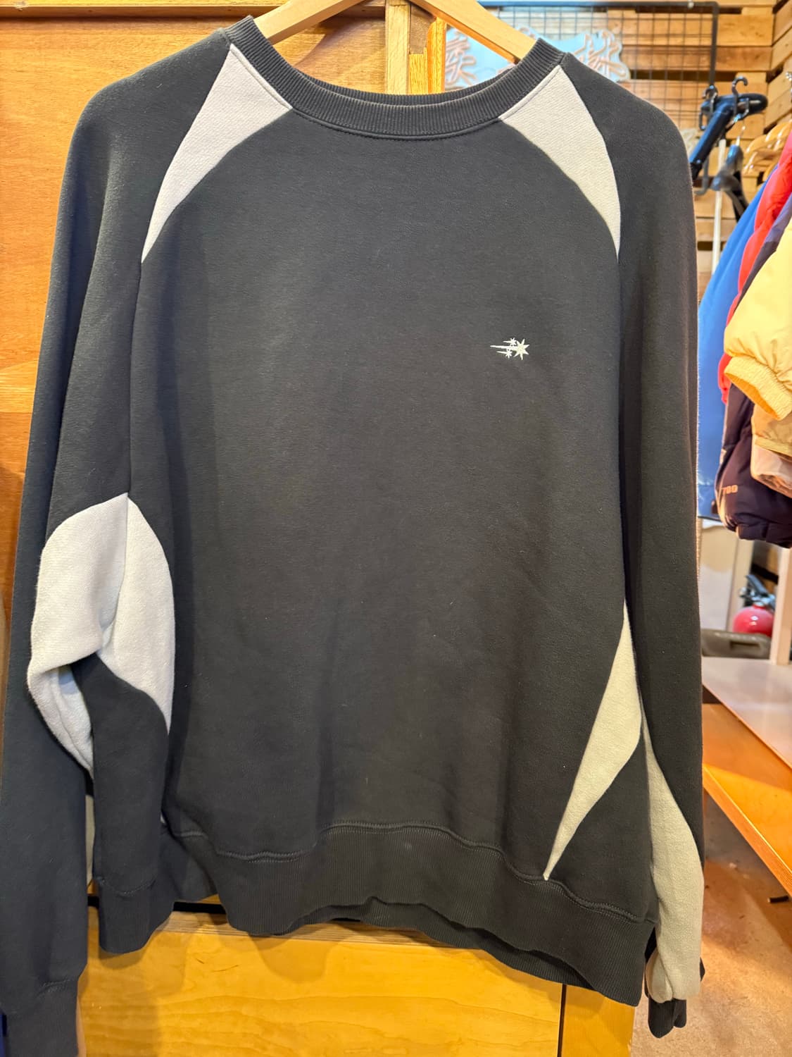 나이스고스트클럽 블랙 맨투맨 상품이미지1