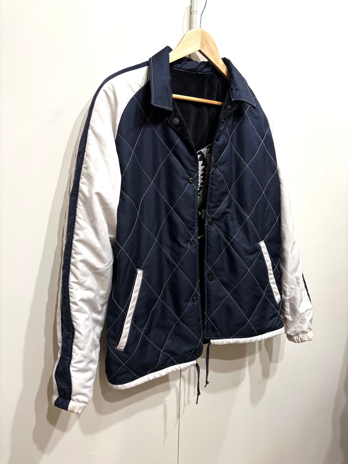 levis 리바이스 리버서블 블랙 벨벳 독수리 자수 패디드 스카쟌 상품이미지7