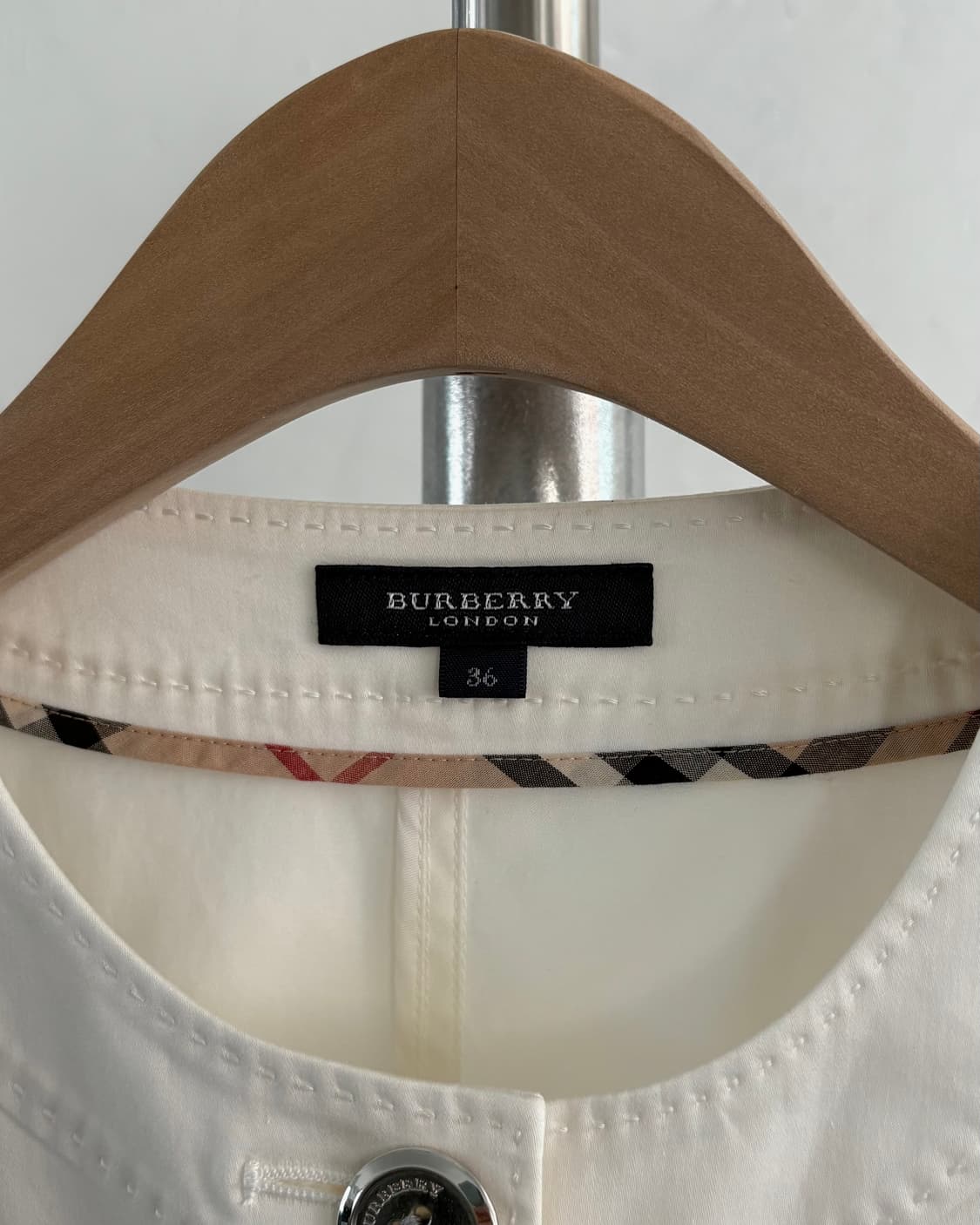 Burberry 버버리 런던 화이트 노카라 자켓 상품이미지3