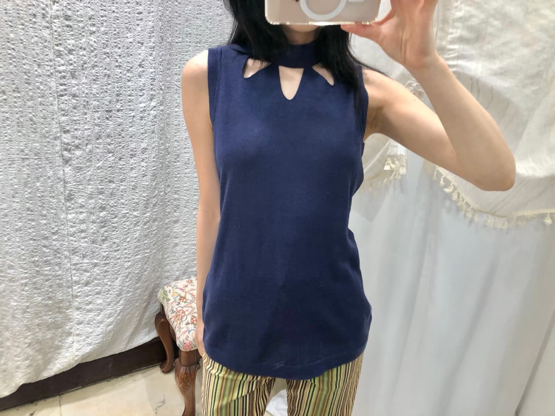 hole detail sleeveless knit 상품이미지4