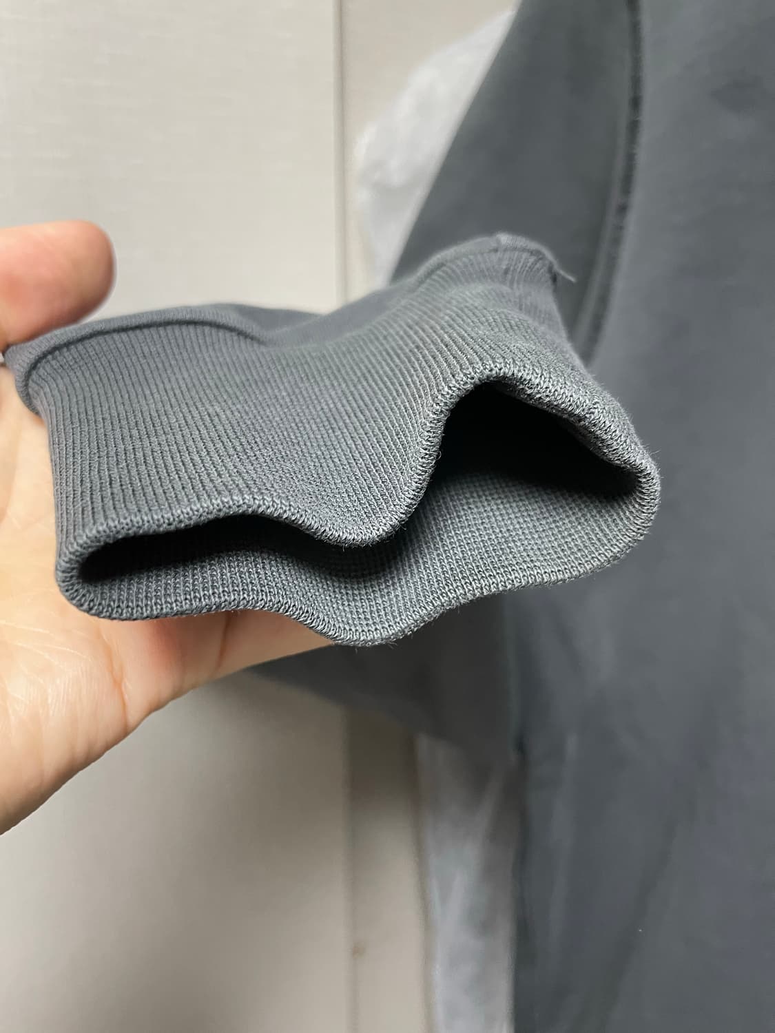 23SS스톤아일랜드 맨투맨 100-L 차콜색상 상품이미지4