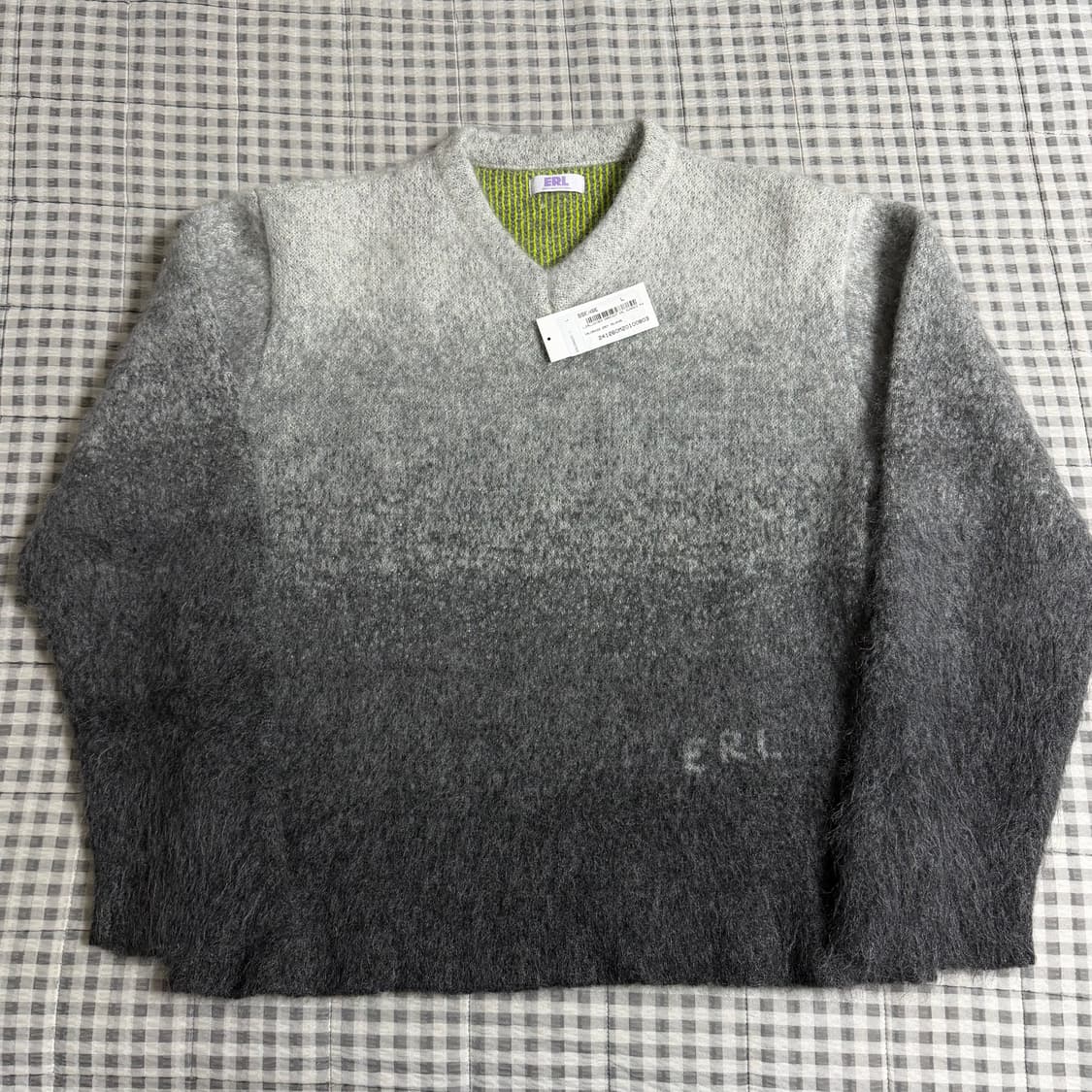 (L) ERL 이알엘 그라데이션 모헤어 브이넥 니트 그레이 상품이미지1