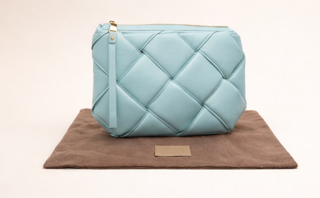 [A급] 보테가 베네타 패딩 카세트 인트레치아토 클러치백 판매합니다!!! 상품이미지1