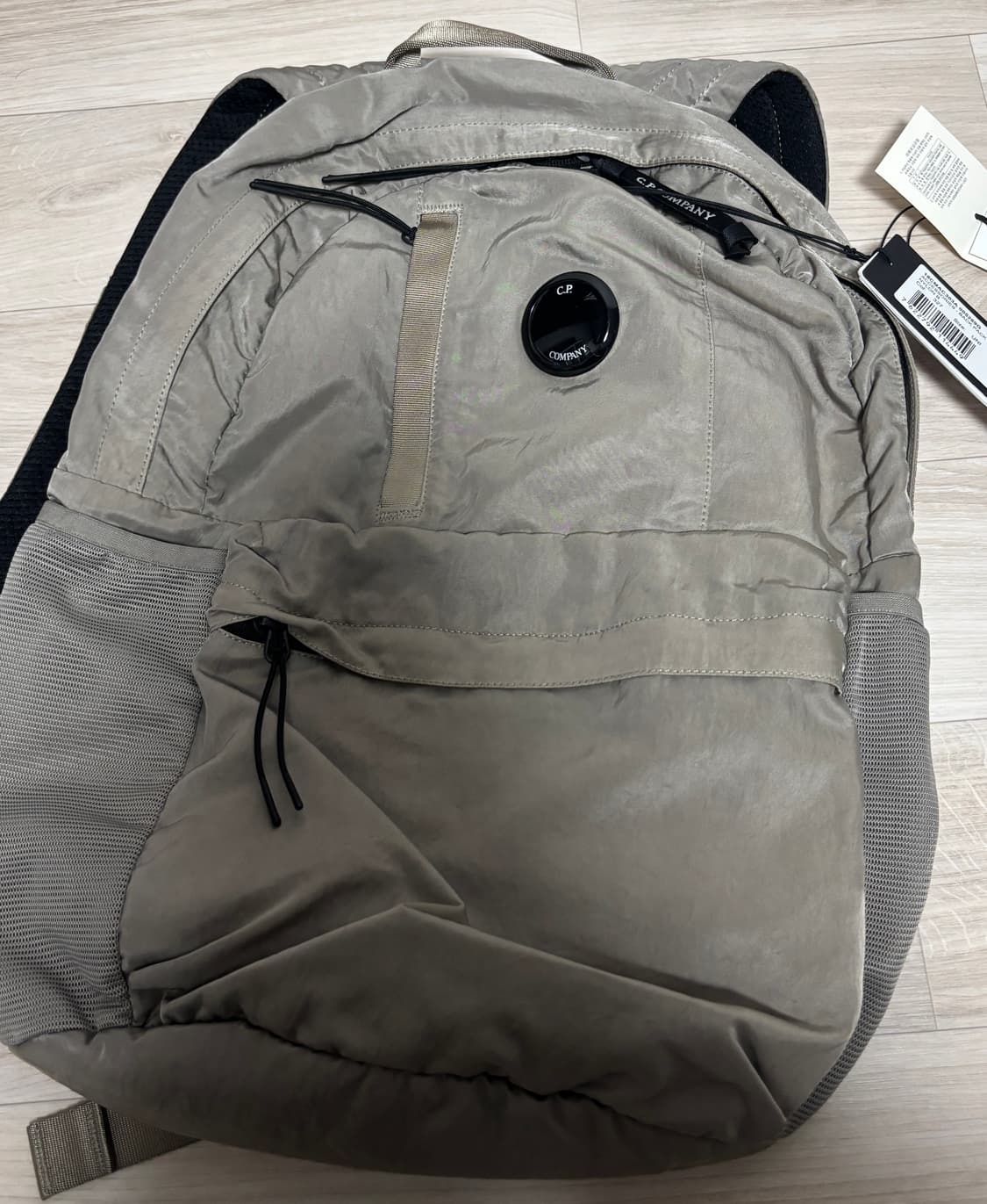 cp컴퍼니 나일린b 렌즈 백팩 베이지 카키 상품이미지1