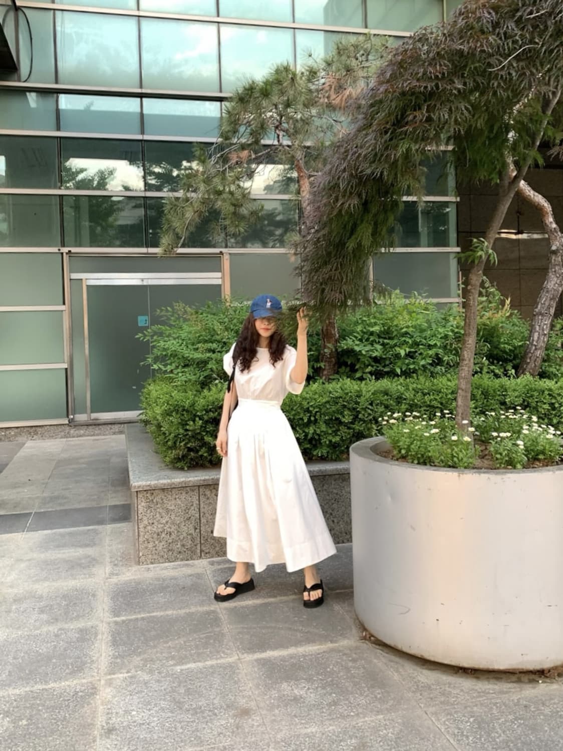 비애브선트마인디드 화이트 반팔 롱원피스 상품이미지3