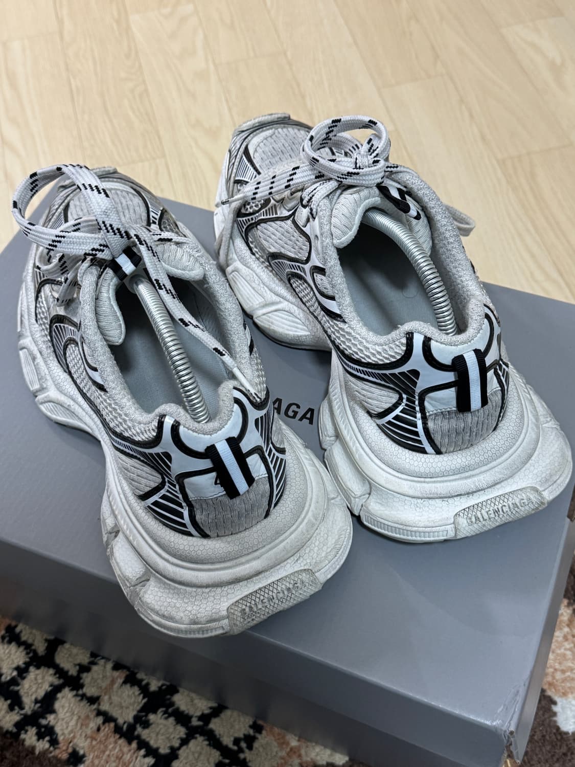 발렌시아가 3xl 화이트블랙 (42)270 상품이미지2